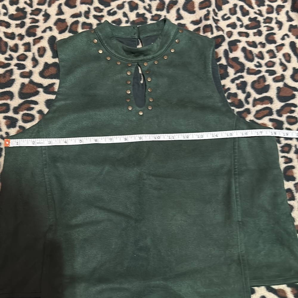 Moon River faux suede studded crop sleeveless top - Picture 7 of 8